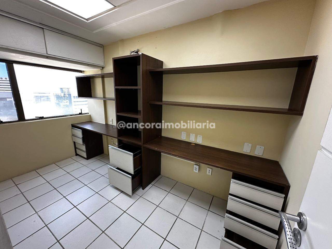 Sala para aluguel no Ilha do Leite: 