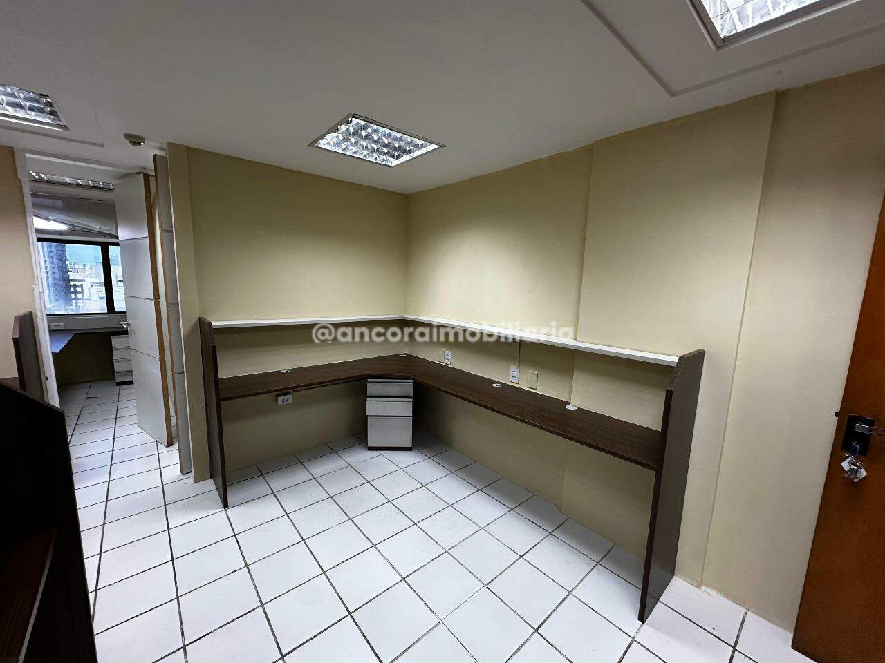 Sala para aluguel no Ilha do Leite: 
