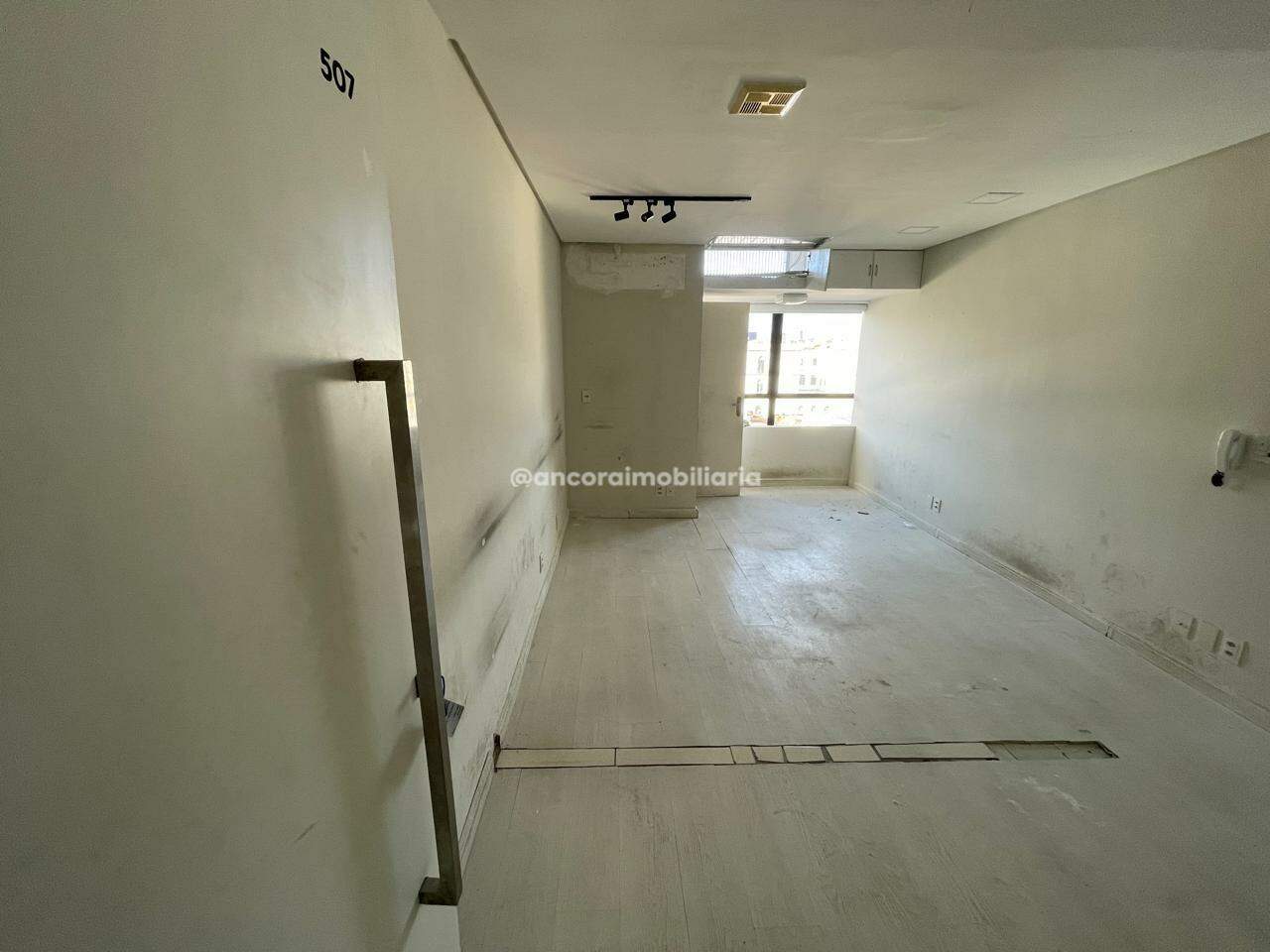 Sala para aluguel no Ilha do Leite: 