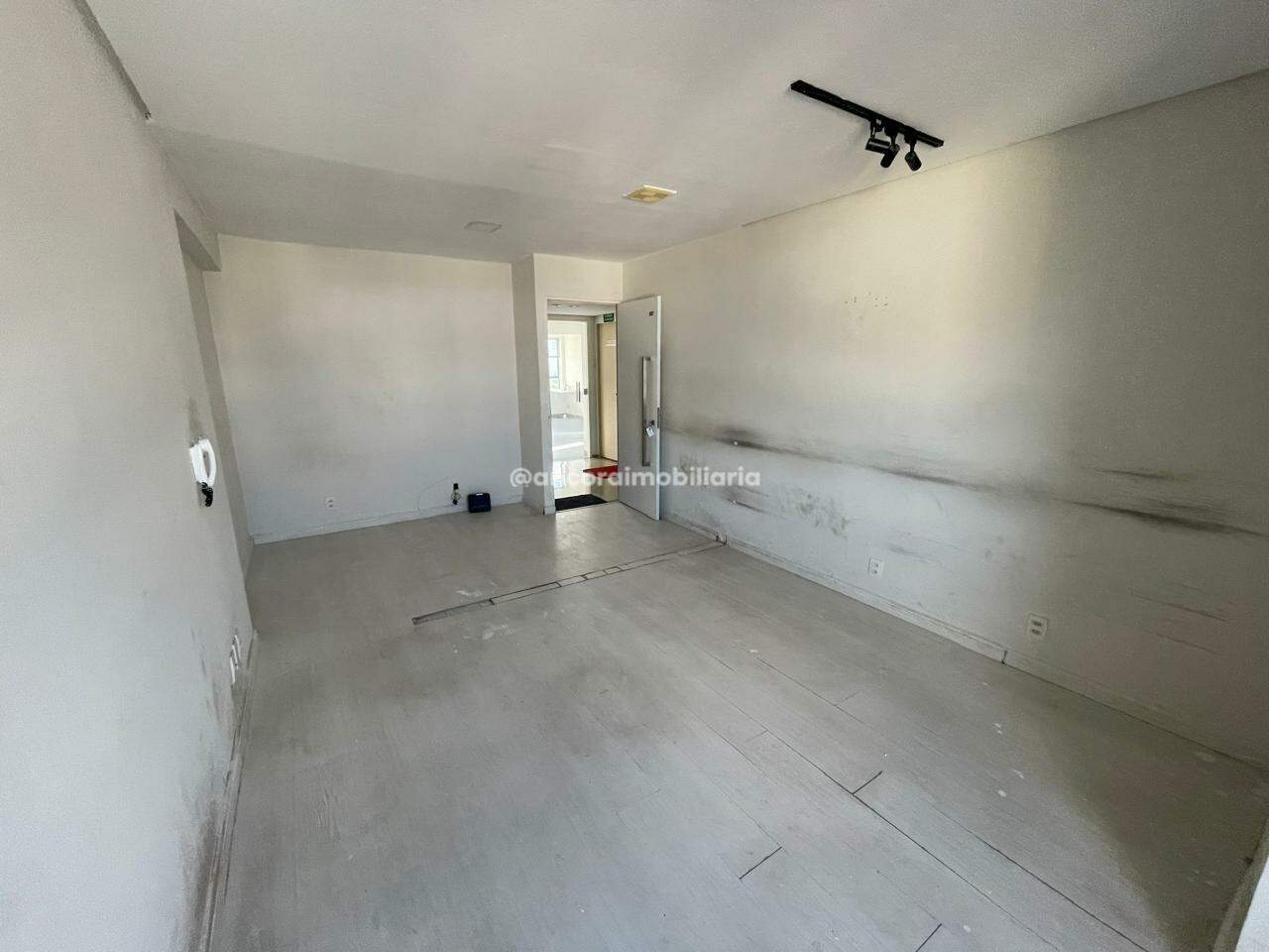 Sala para aluguel no Ilha do Leite: 
