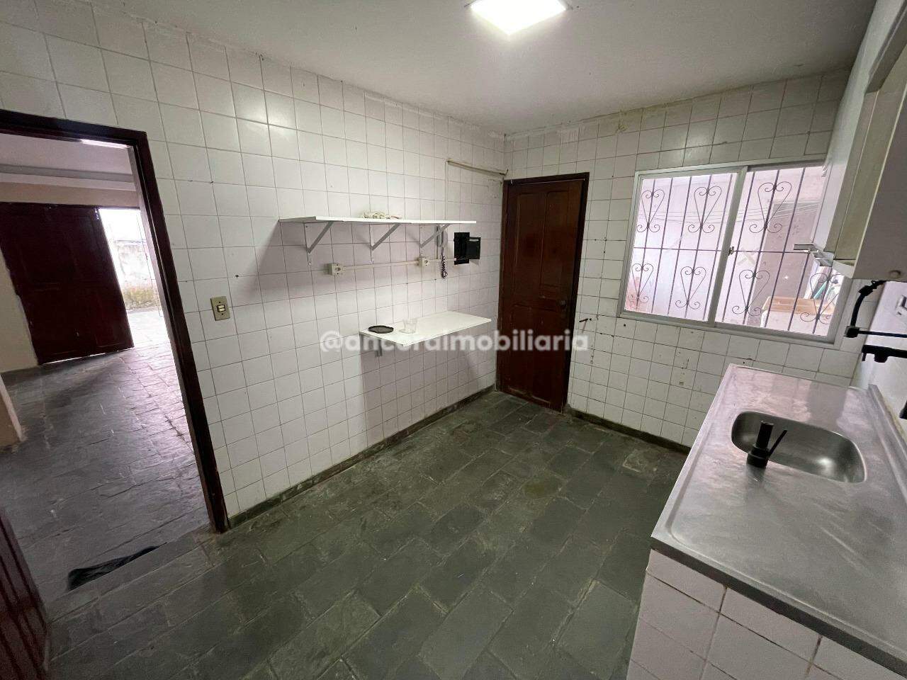 Casa para aluguel no Campo Grande: 