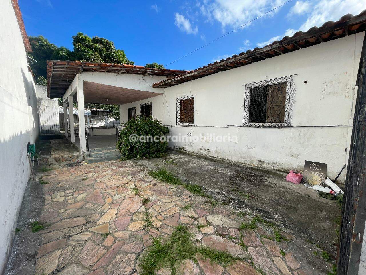 Casa para aluguel no Campo Grande: 