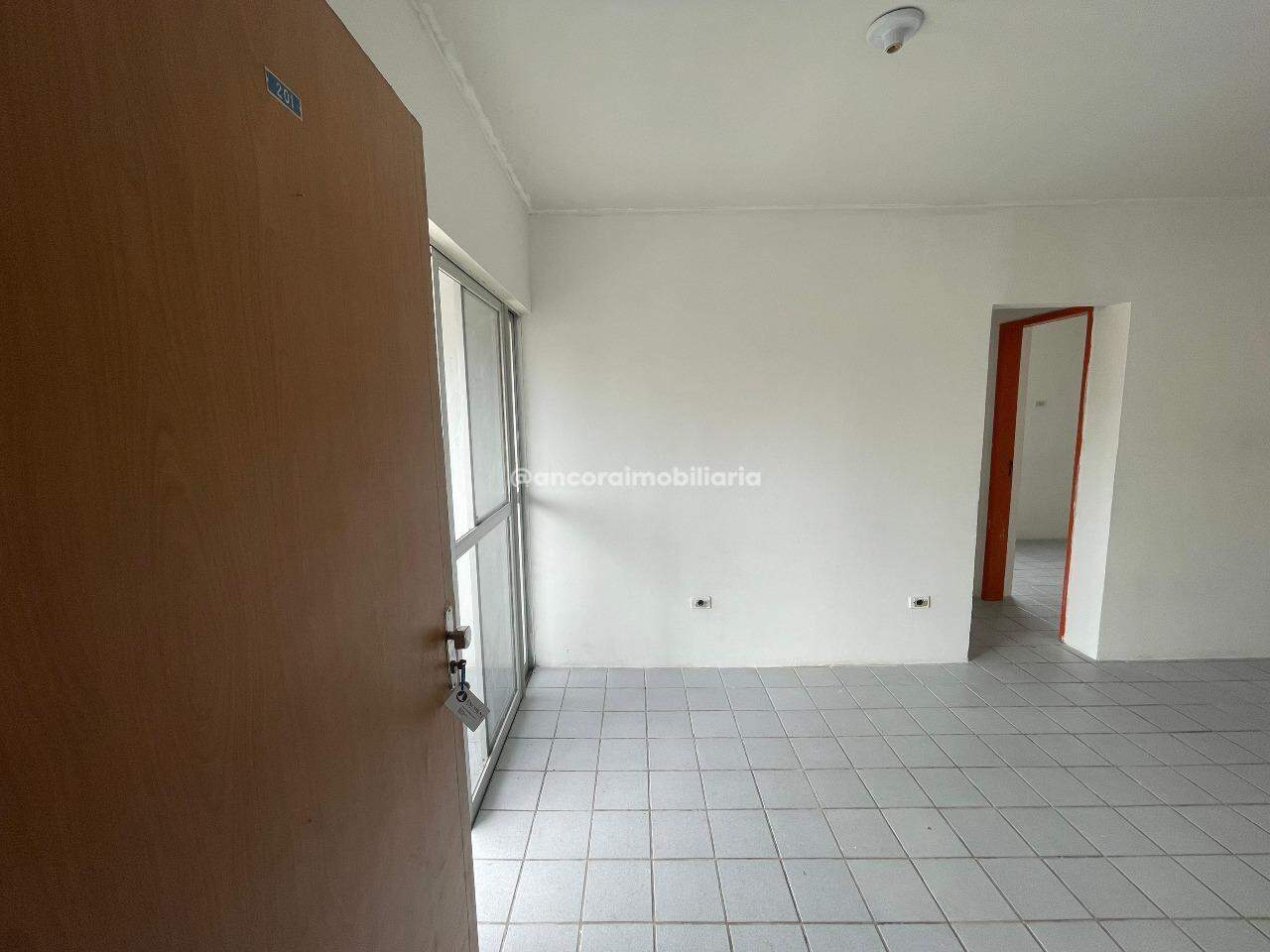 Apartamento para aluguel no Cordeiro: 