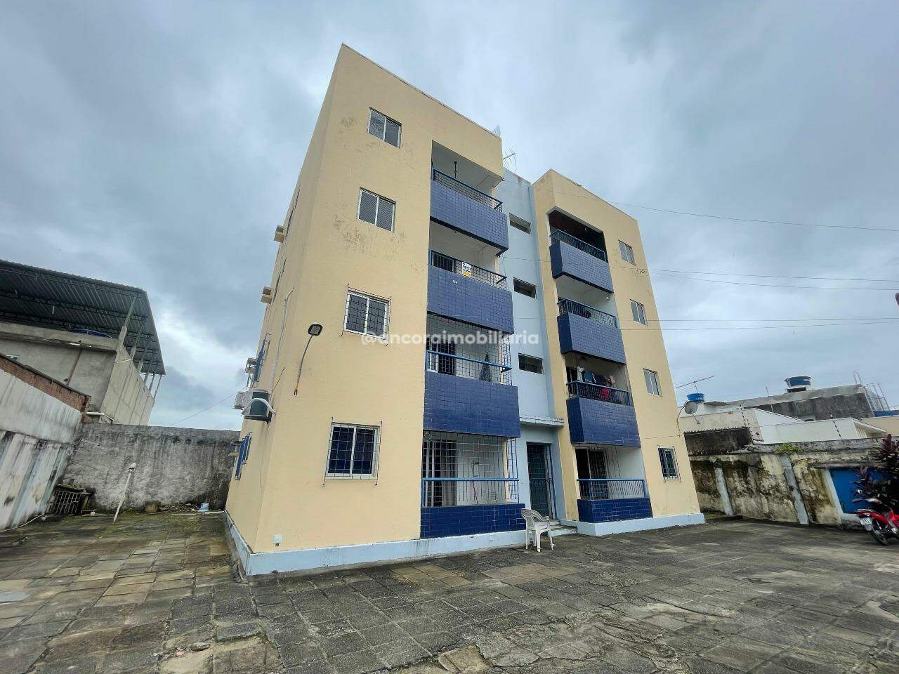 Apartamento para aluguel no Cordeiro: 