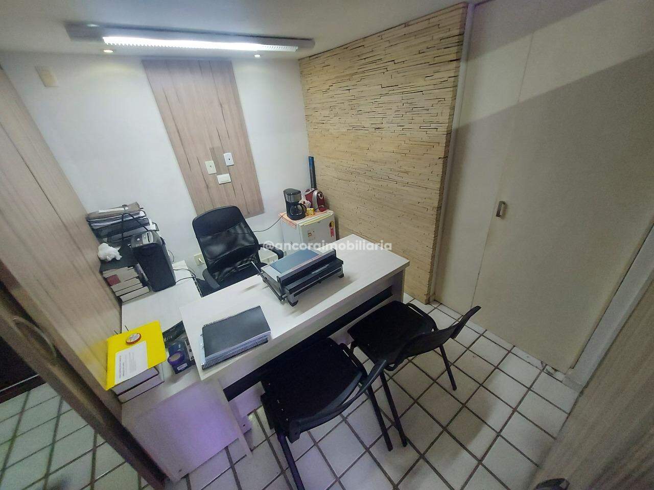 Sala à venda no Graças: 