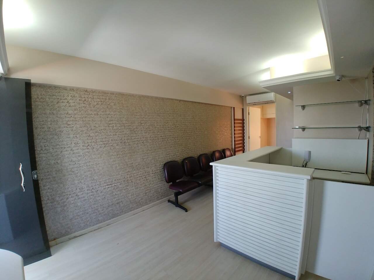 Sala à venda no Espinheiro: