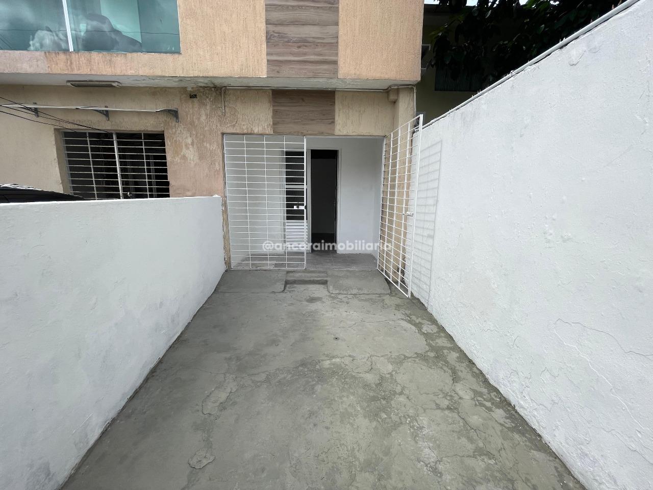 Casa para aluguel no Cordeiro: 