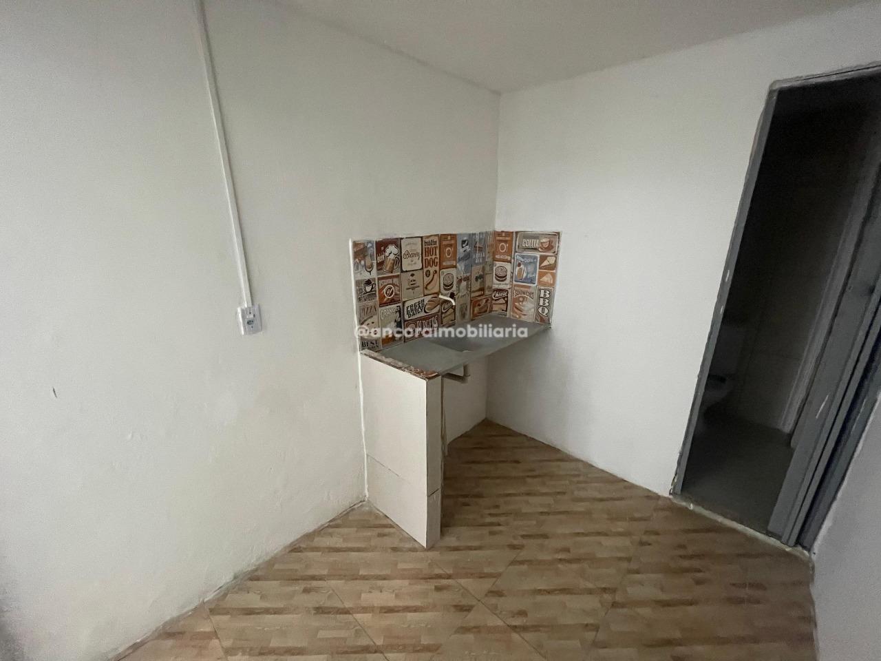 Casa para aluguel no Cordeiro: 