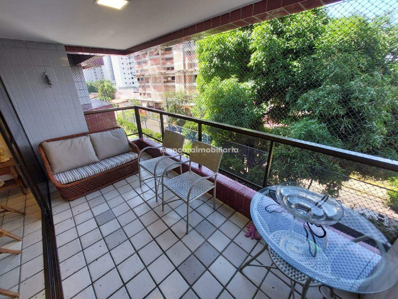 Apartamento à venda no Graças: