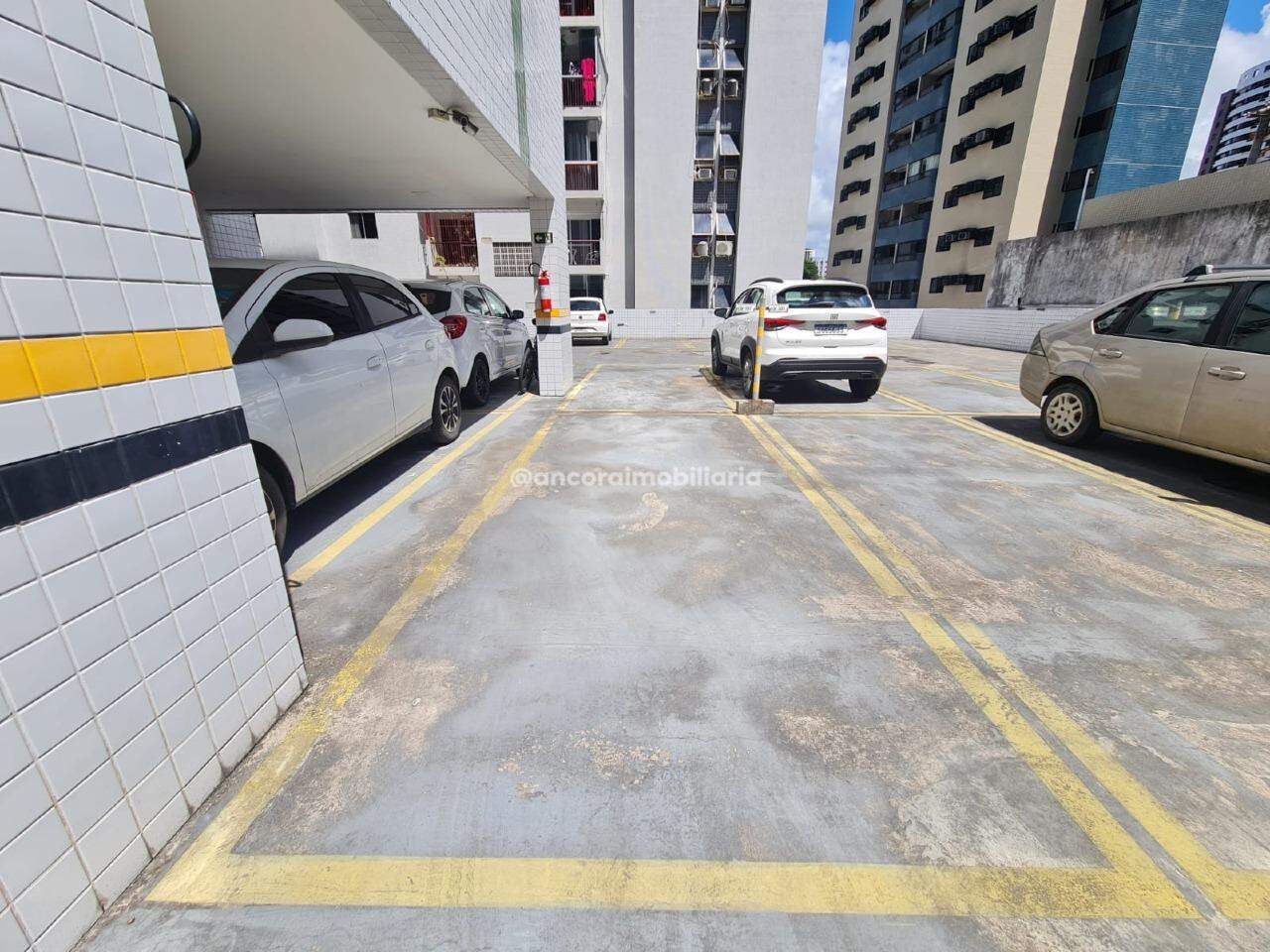 Apartamento para aluguel no Aflitos: