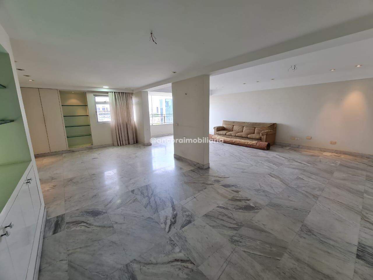 Apartamento à venda no Graças: 