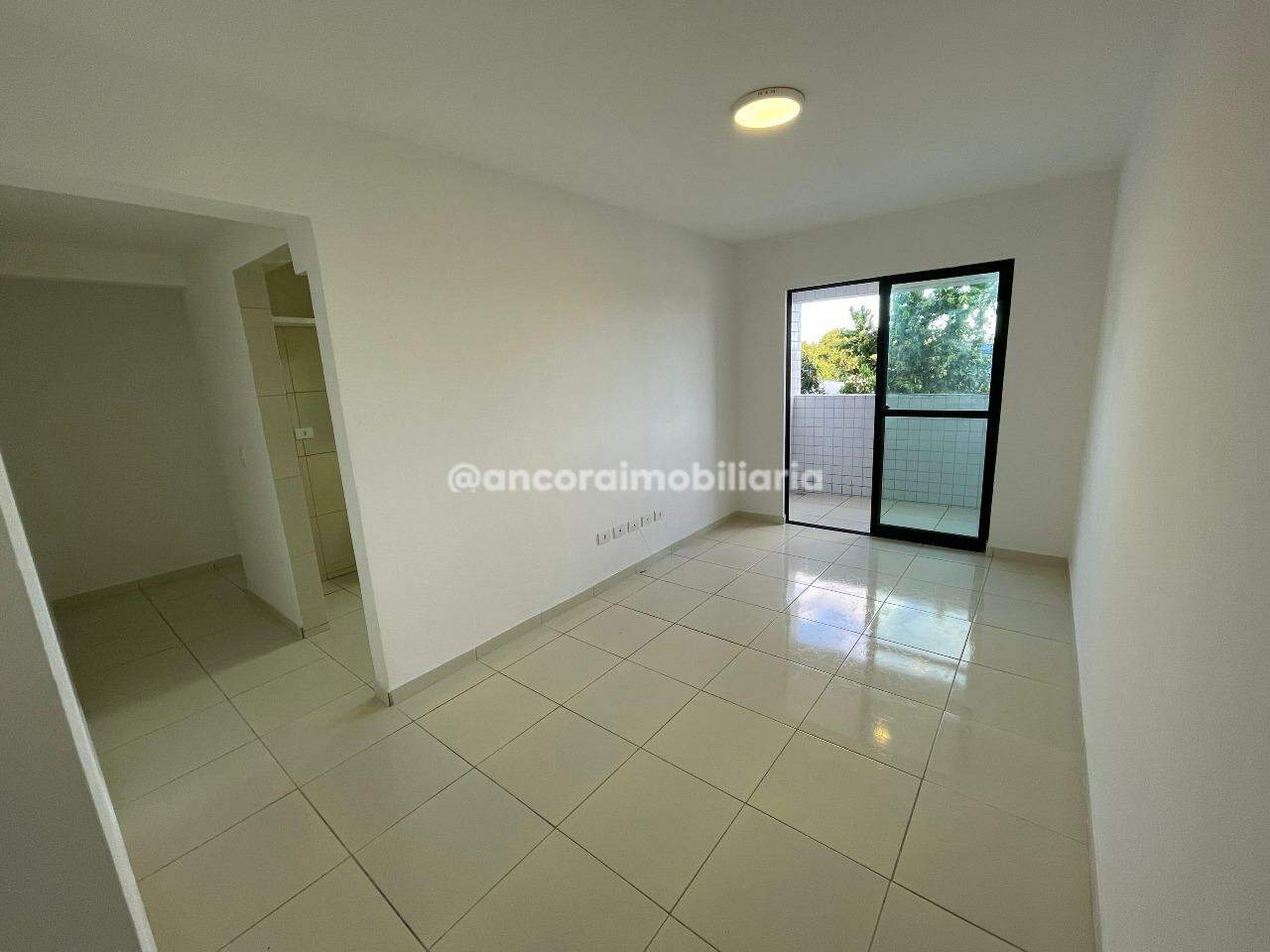 Apartamento para aluguel no Cordeiro: 