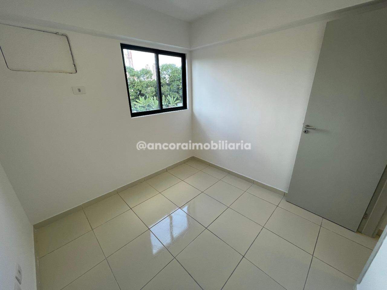 Apartamento para aluguel no Cordeiro: 