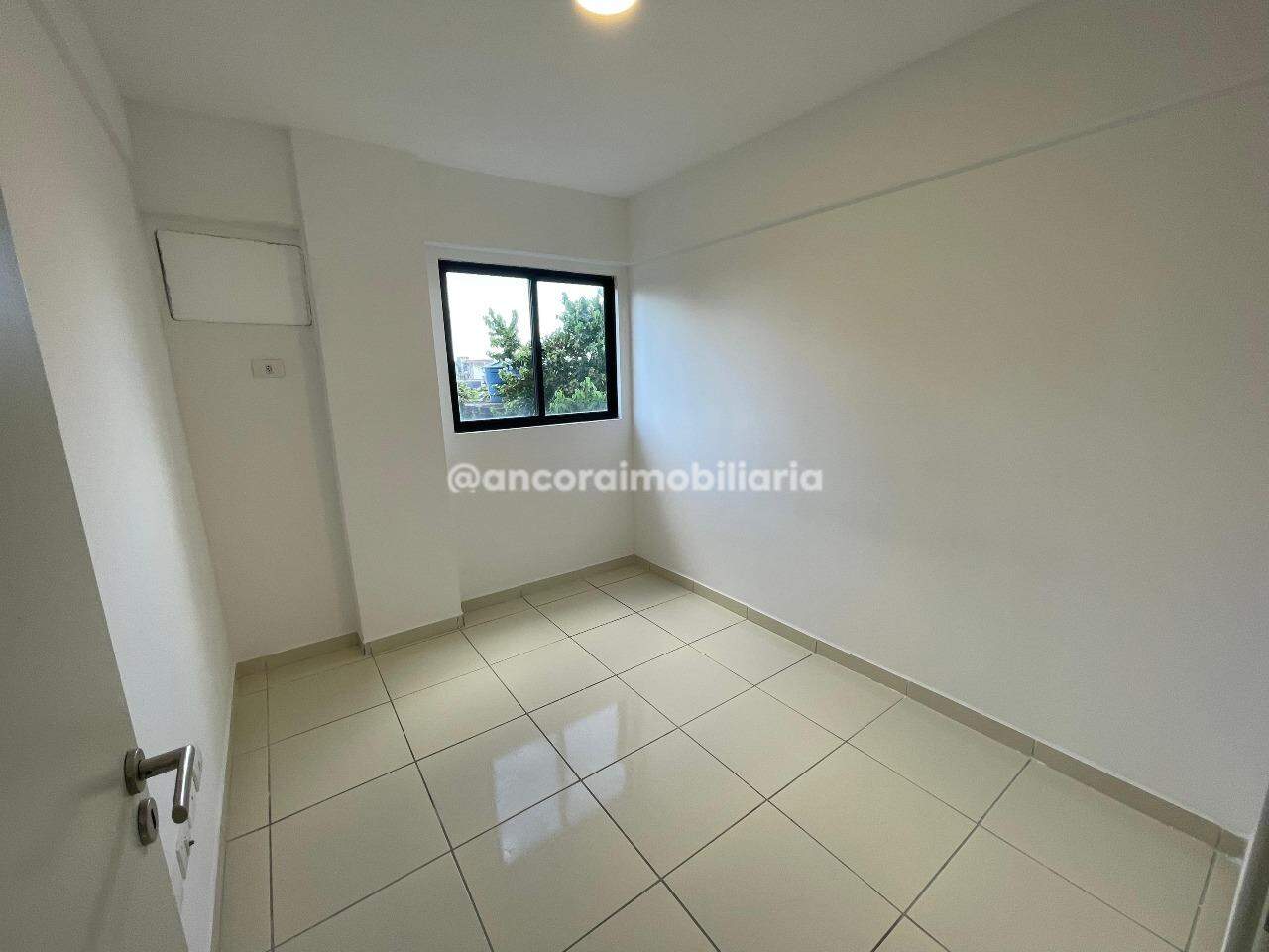 Apartamento para aluguel no Cordeiro: 