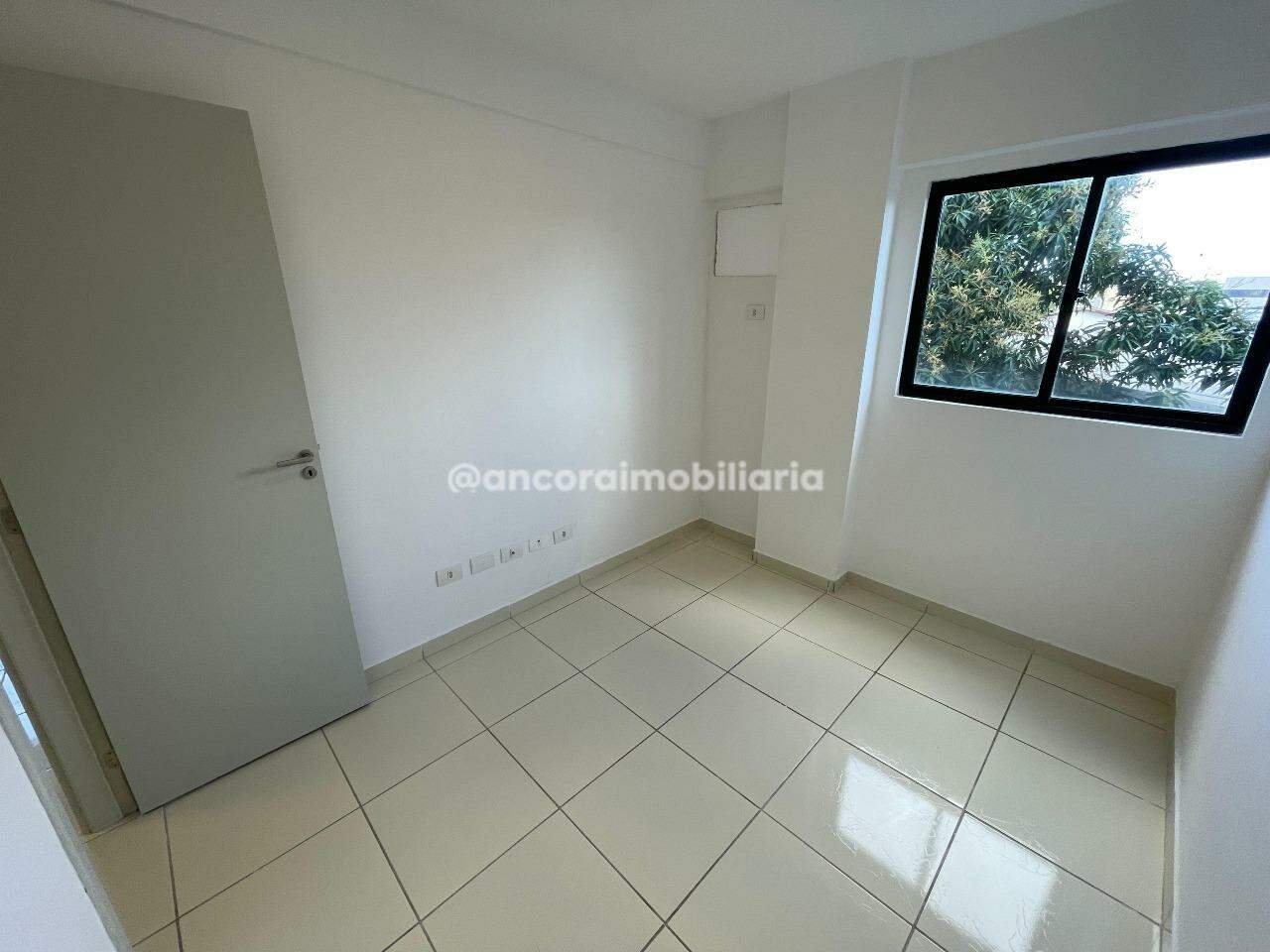 Apartamento para aluguel no Cordeiro: 