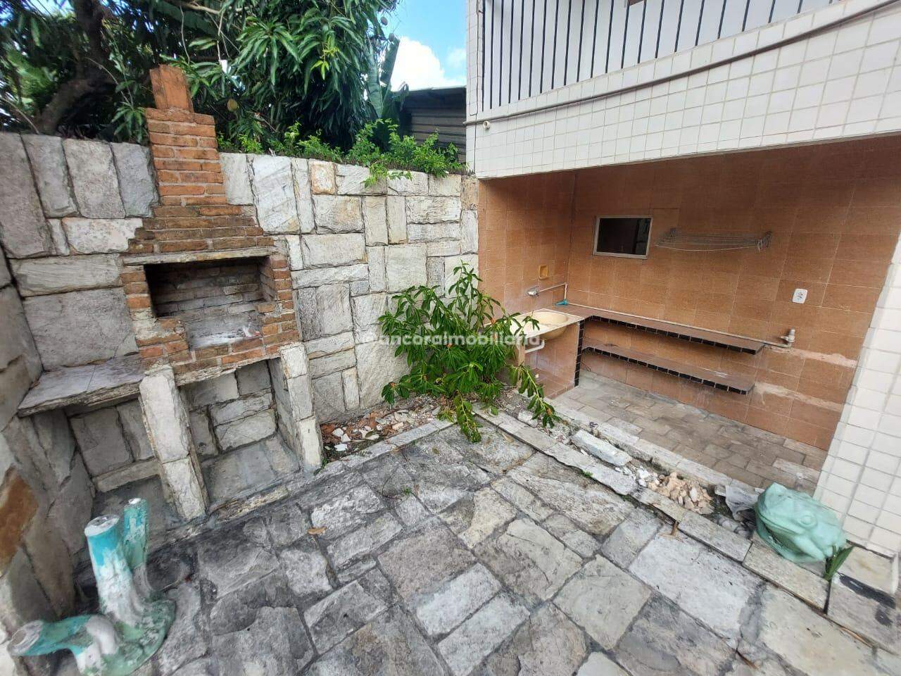 Casa à venda no Cordeiro:
