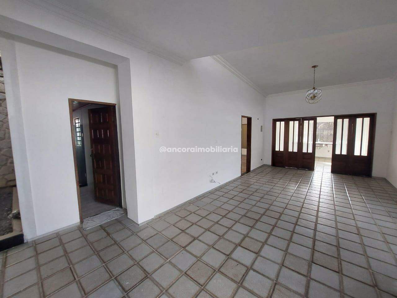Casa à venda no Cordeiro: