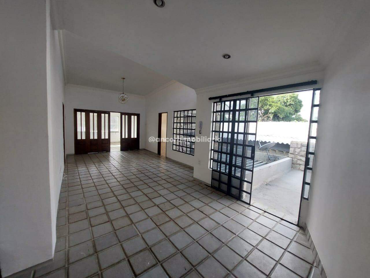 Casa à venda no Cordeiro: