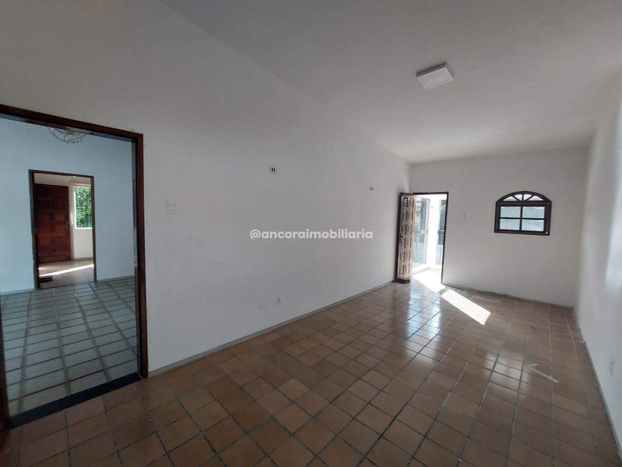Casa à venda no Cordeiro: