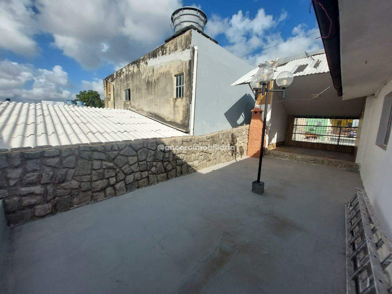 Casa à venda no Cordeiro: