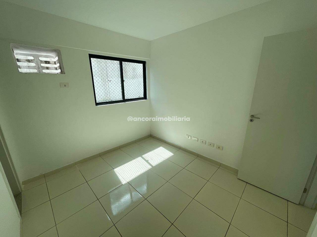 Apartamento para aluguel no Cordeiro: 