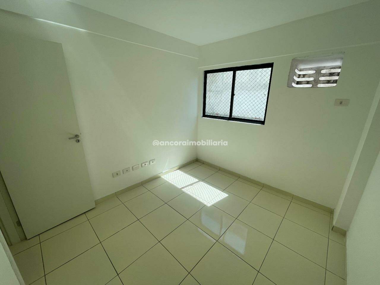 Apartamento para aluguel no Cordeiro: 