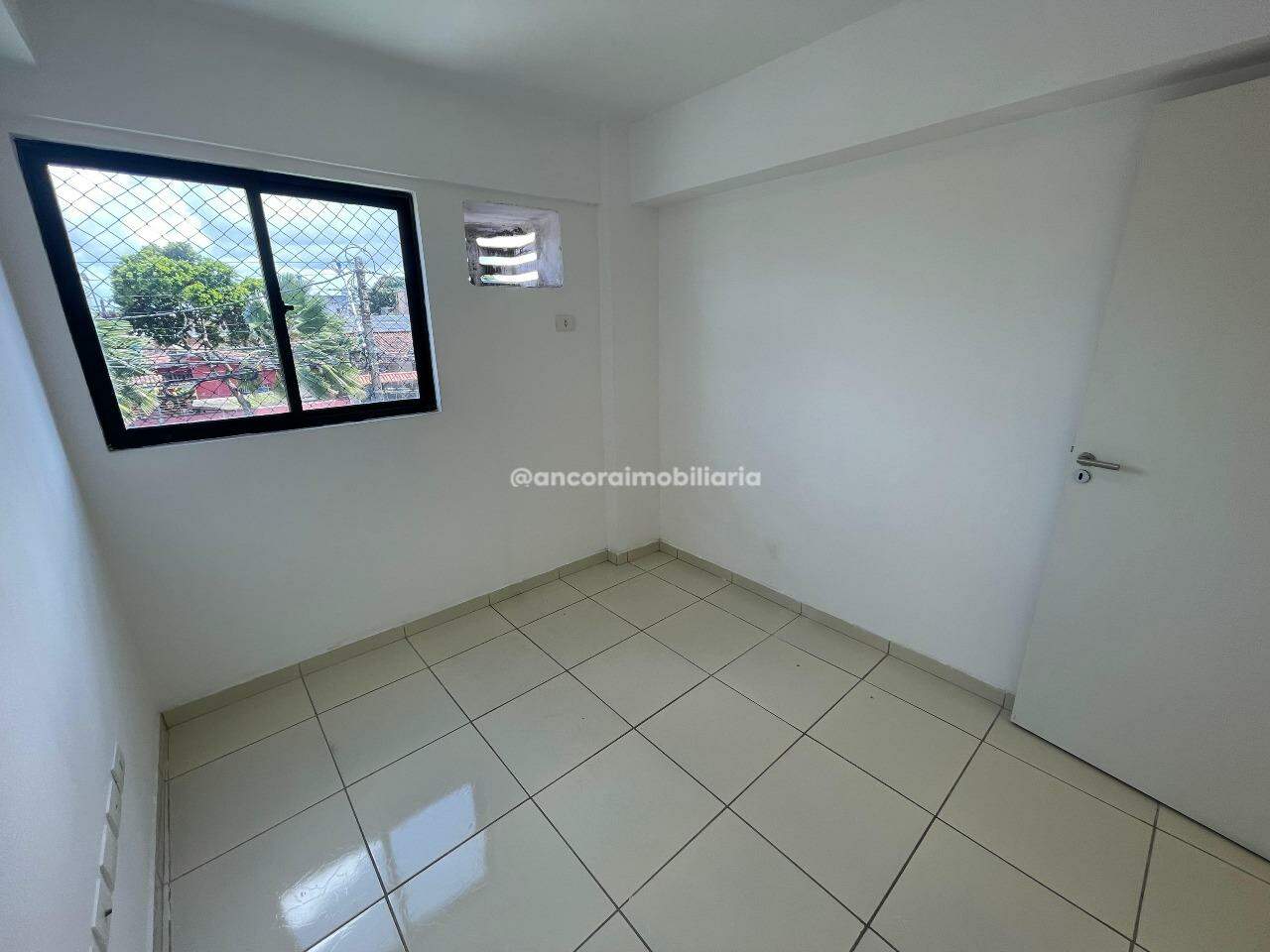Apartamento para aluguel no Cordeiro: 