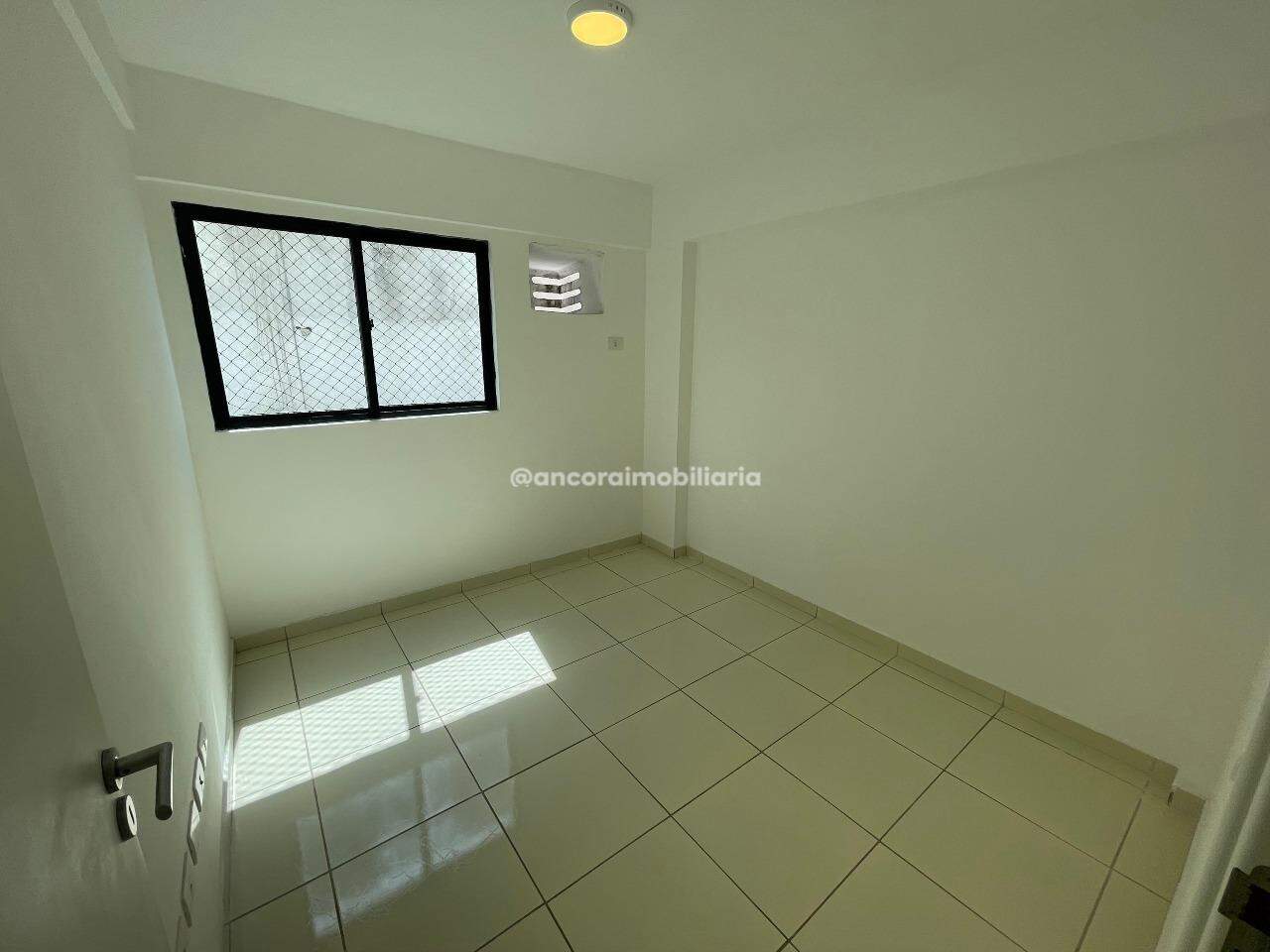 Apartamento para aluguel no Cordeiro: 