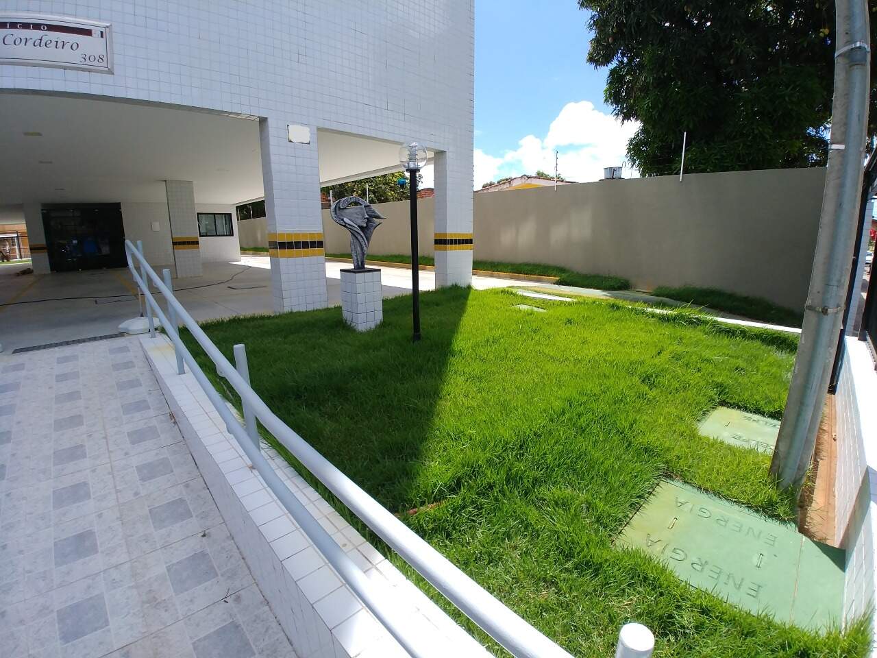Apartamento para aluguel no Cordeiro: 