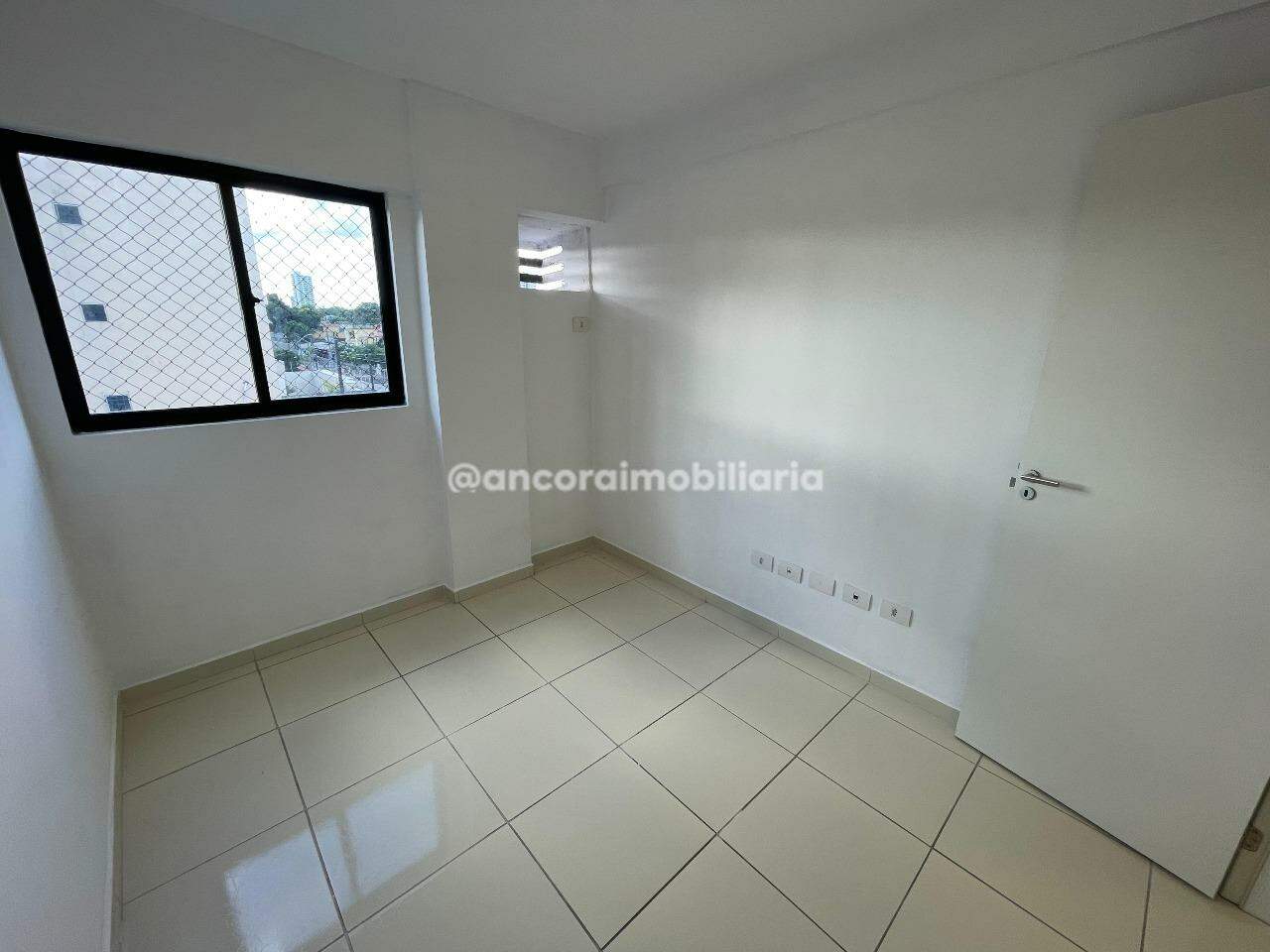 Apartamento para aluguel no Cordeiro: 