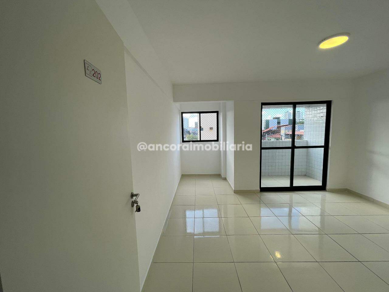 Apartamento para aluguel no Cordeiro: 