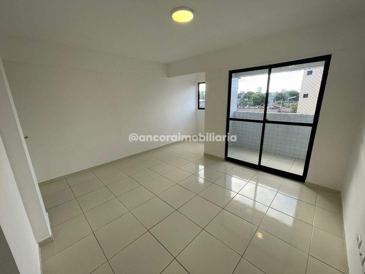 Apartamento para aluguel no Cordeiro: 
