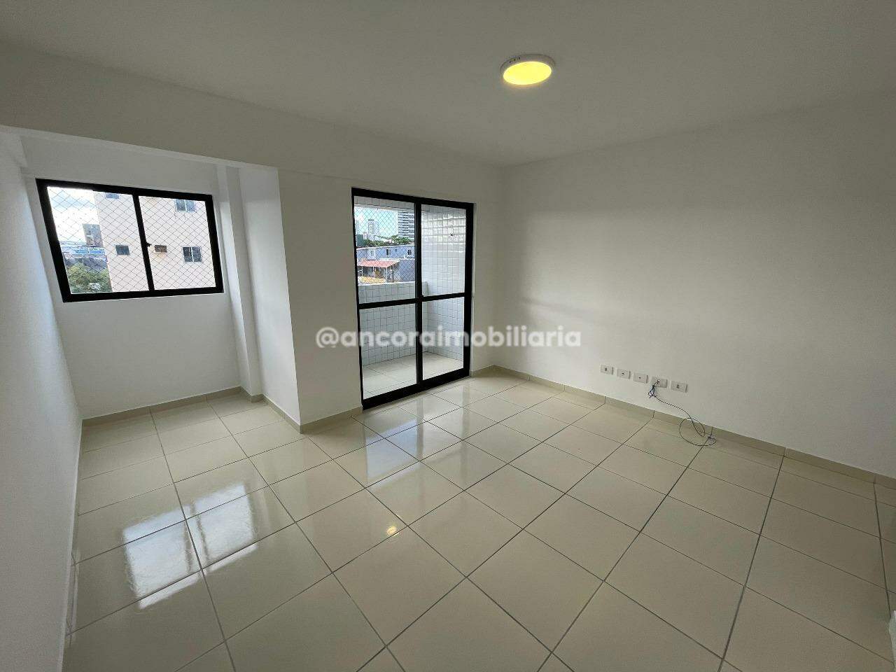 Apartamento para aluguel no Cordeiro: 