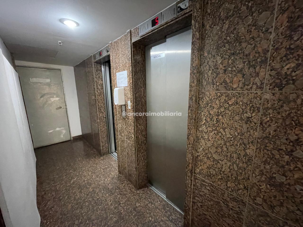 Sala para aluguel no Coelhos: 