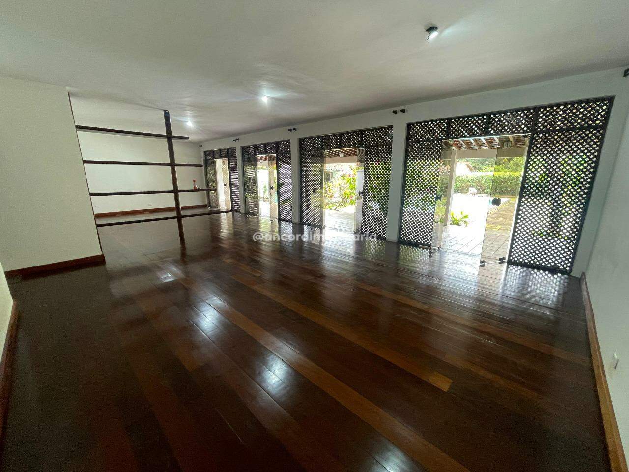 Casa Comercial para aluguel no Aldeia dos Camarás: 