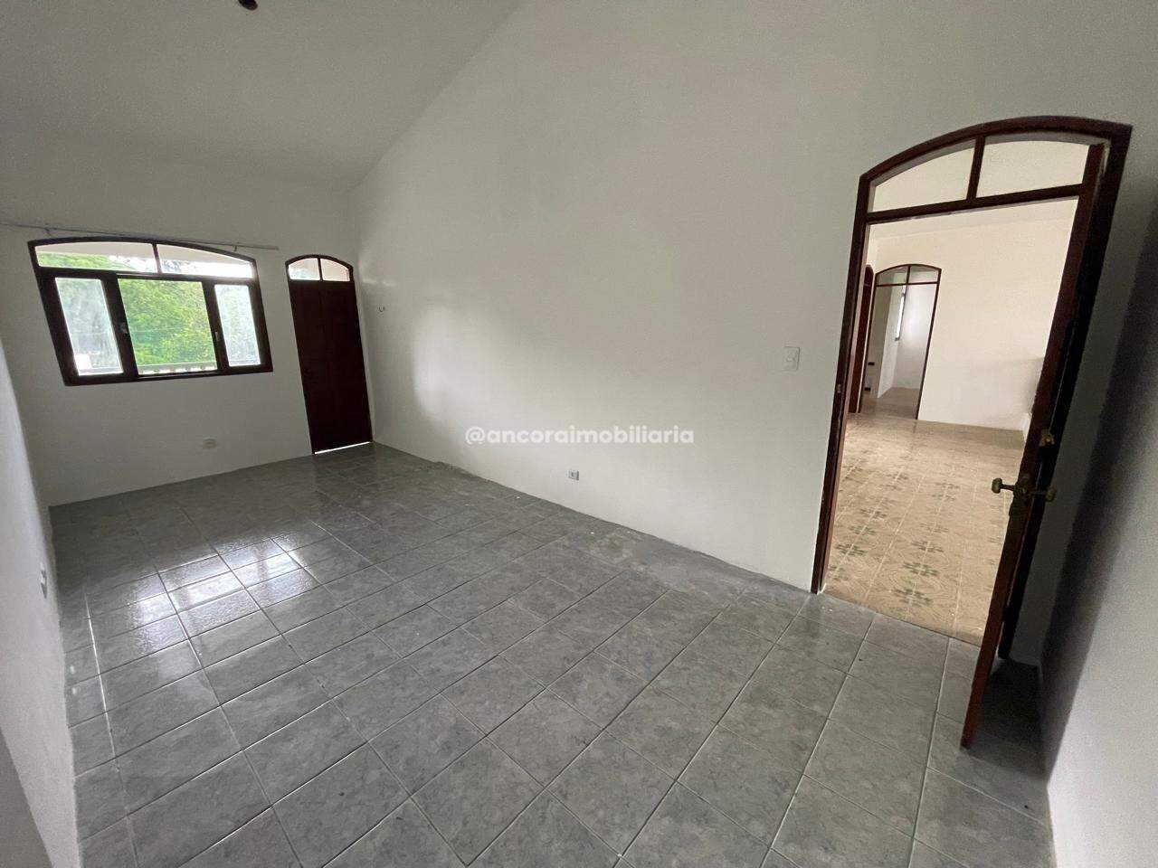 Casa Comercial para aluguel no Aldeia dos Camarás: 