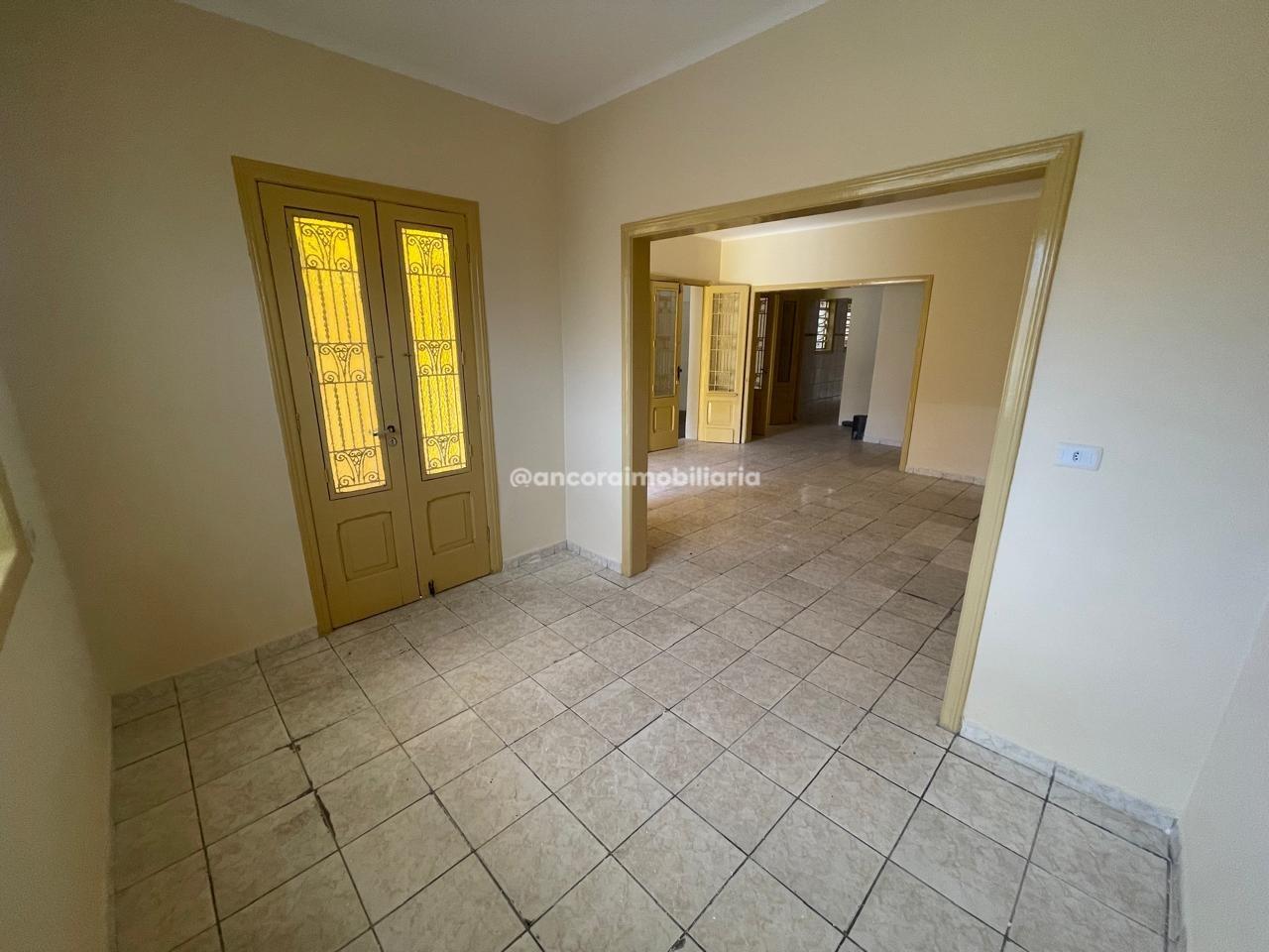 Casa Comercial para aluguel no Madalena: 