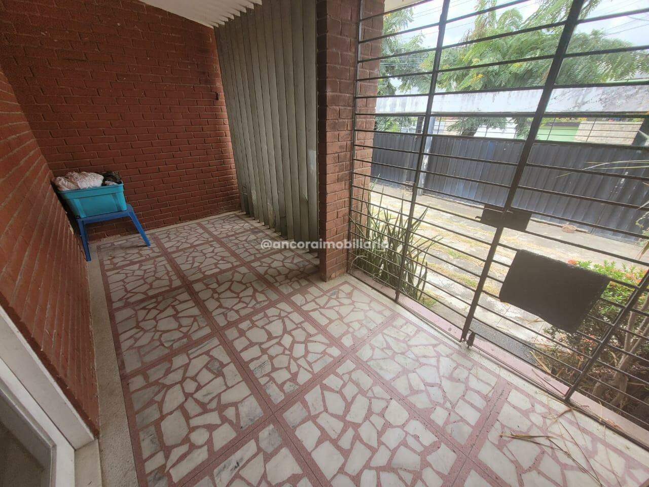 Casa para aluguel no Bongi: 