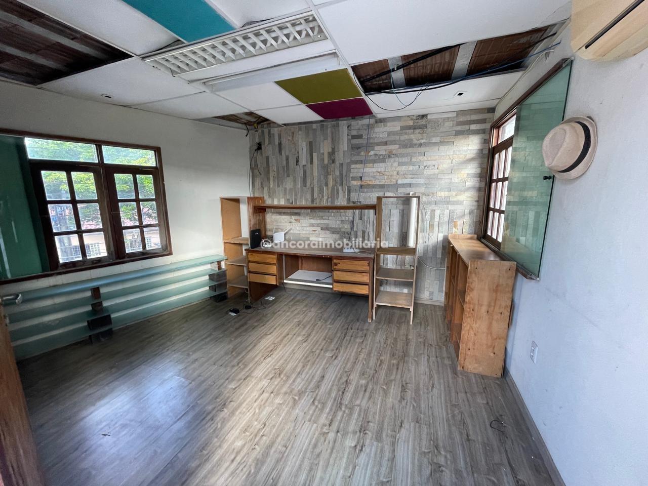 Casa Comercial para aluguel no Prado: 