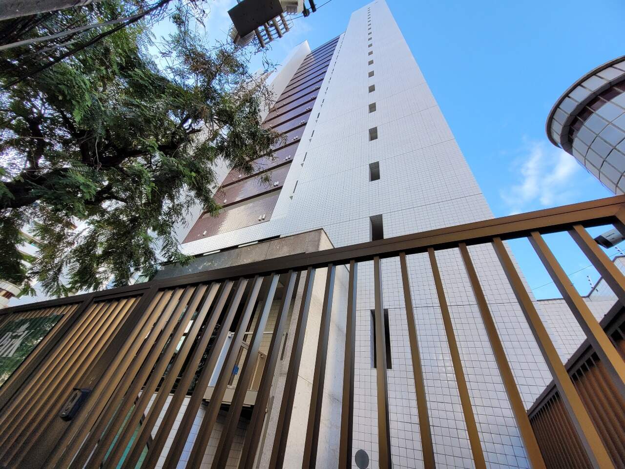 Apartamento para aluguel no Aflitos: 