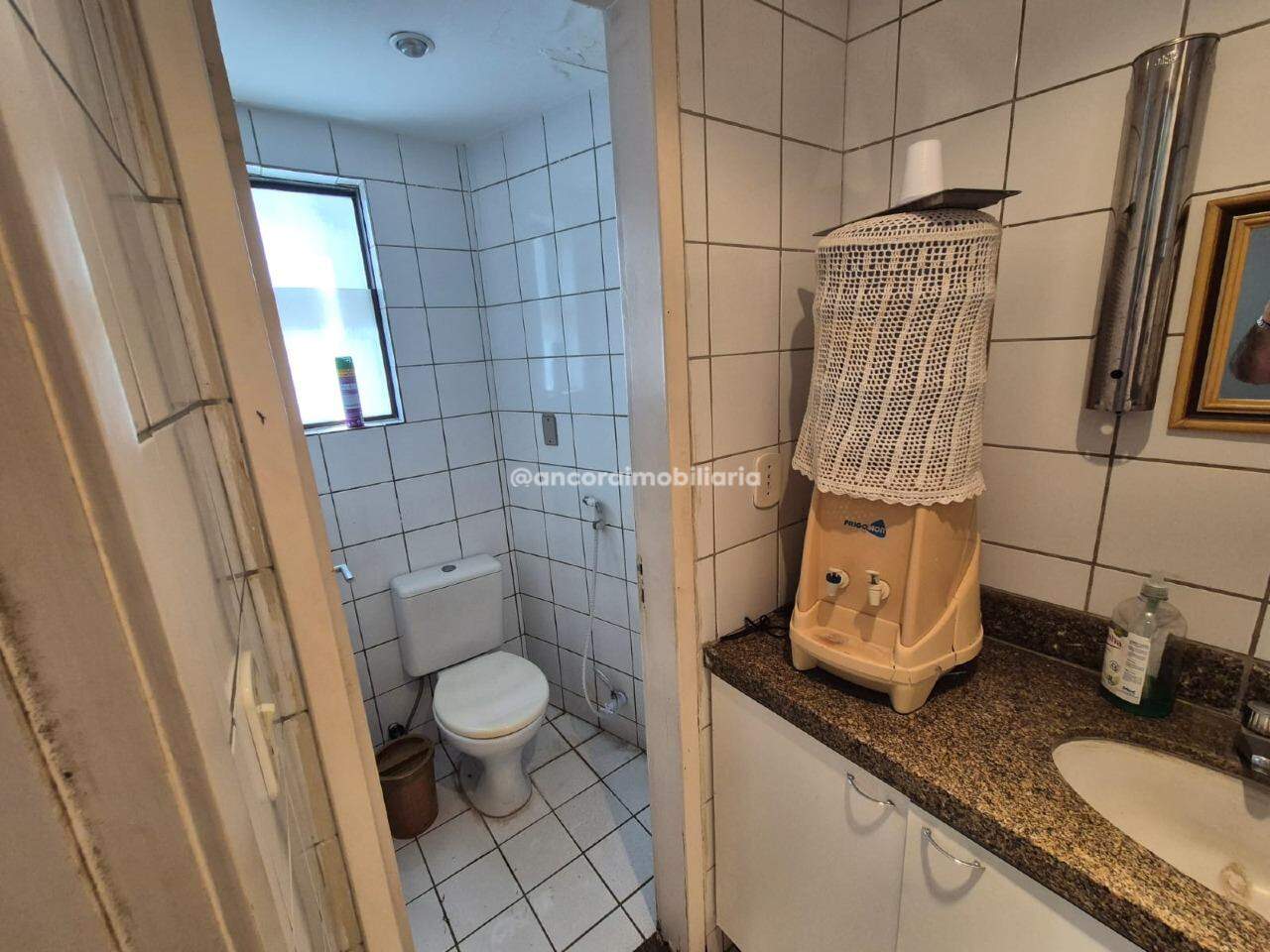 Sala à venda no Coelhos: 