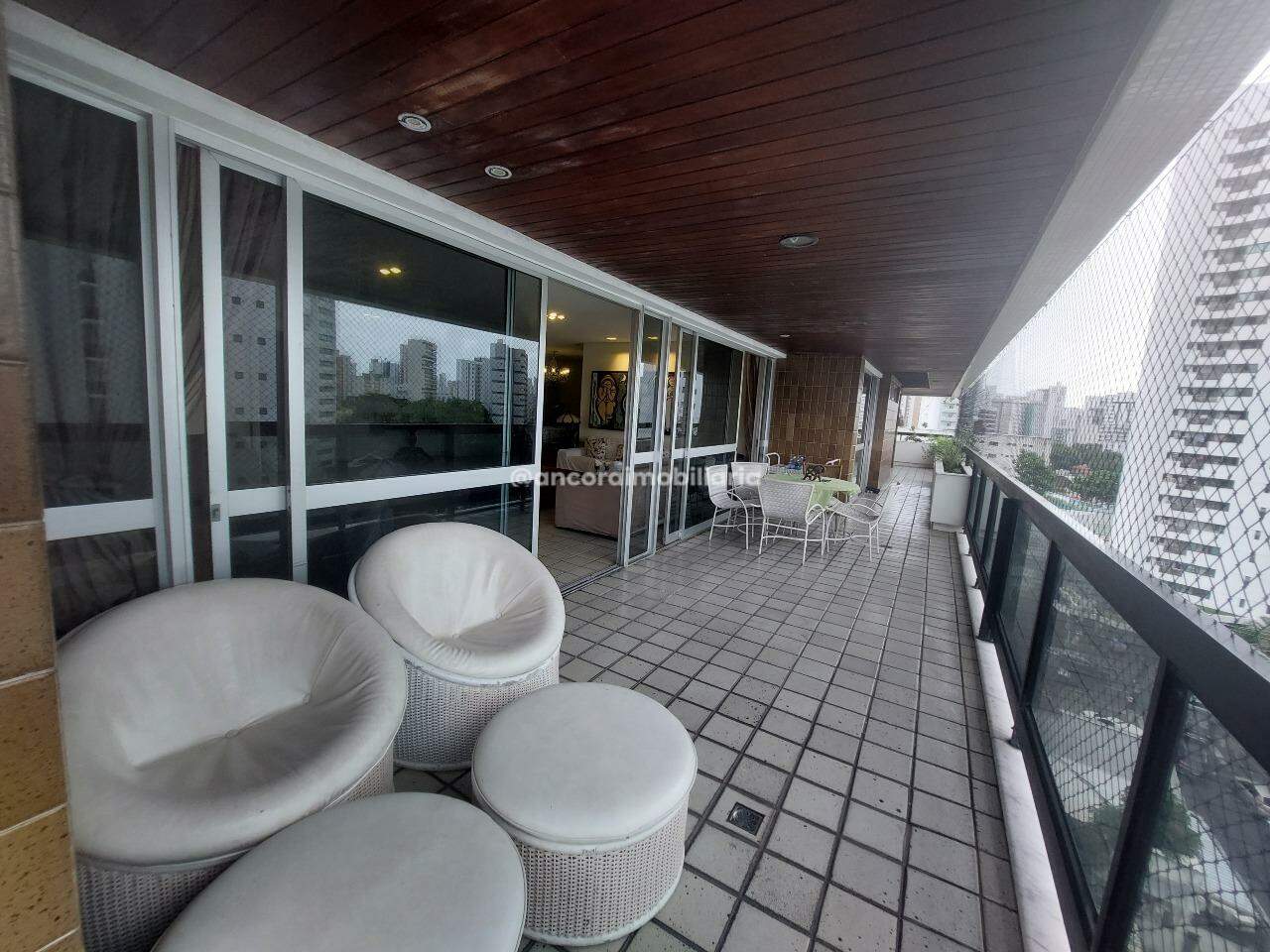 Apartamento à venda no Graças: