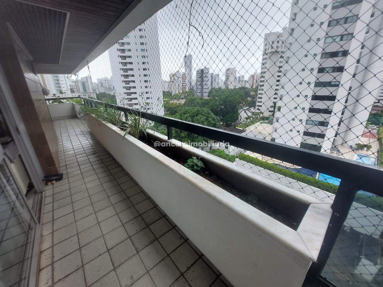 Apartamento à venda no Graças: