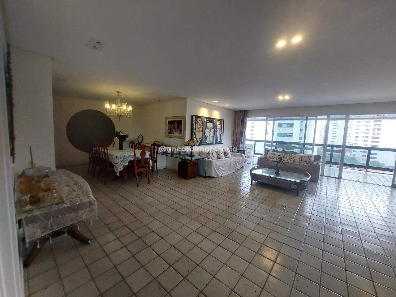 Apartamento à venda no Graças: