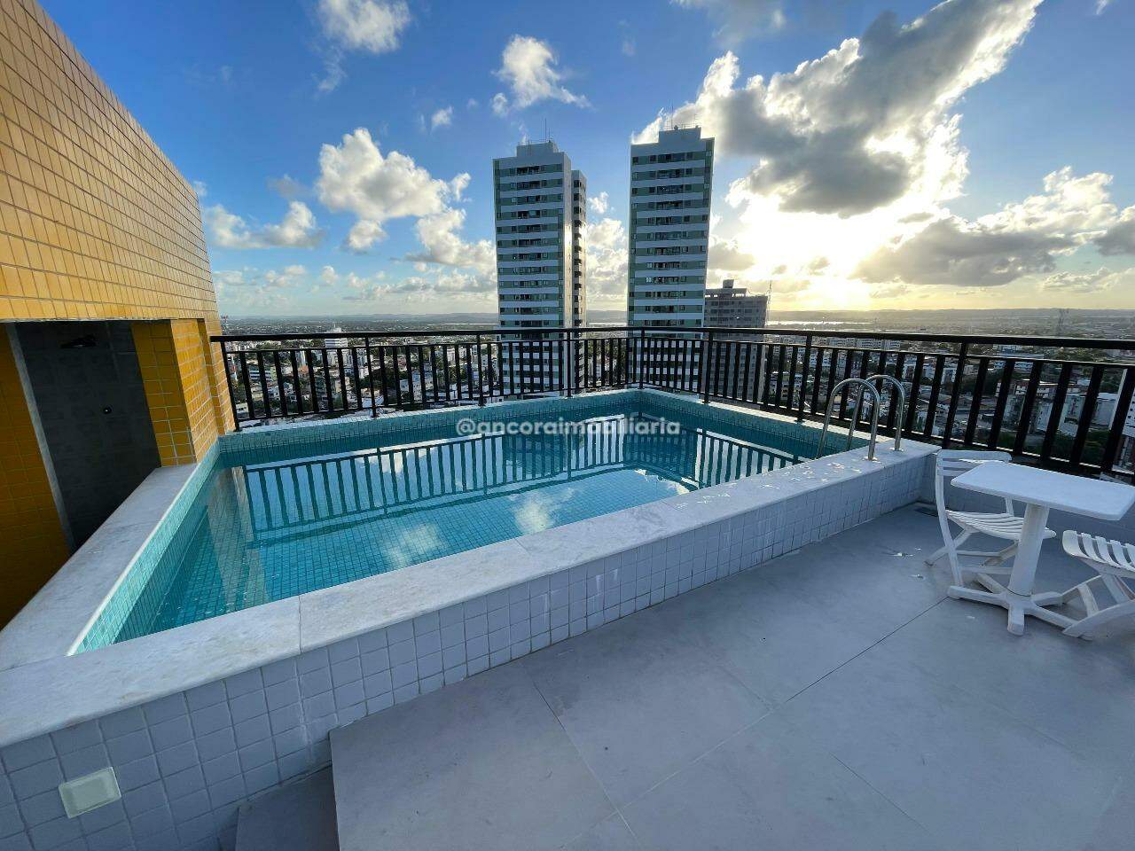 Apartamento à venda no Candeias: