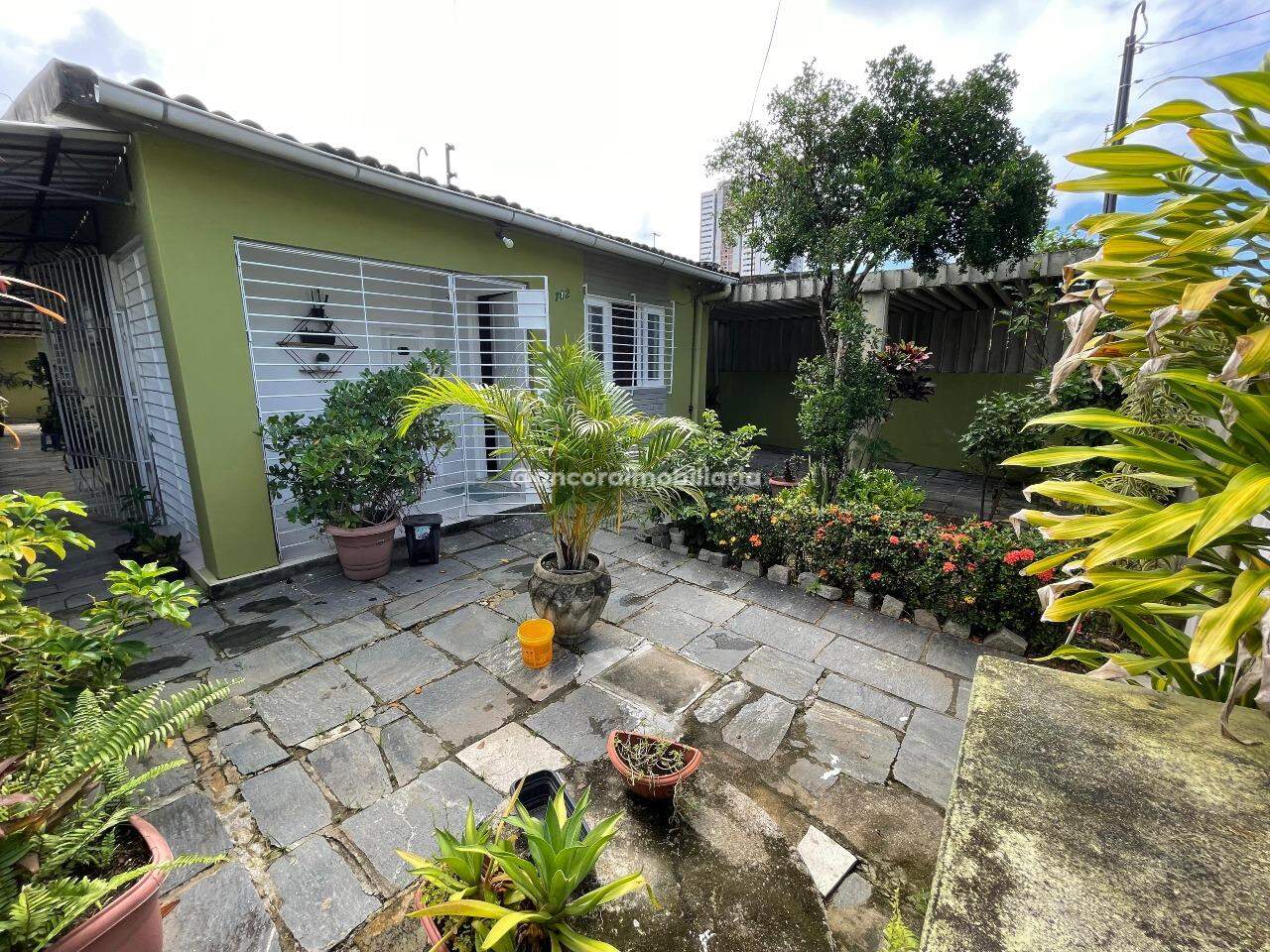 Casa para aluguel no Cordeiro: 