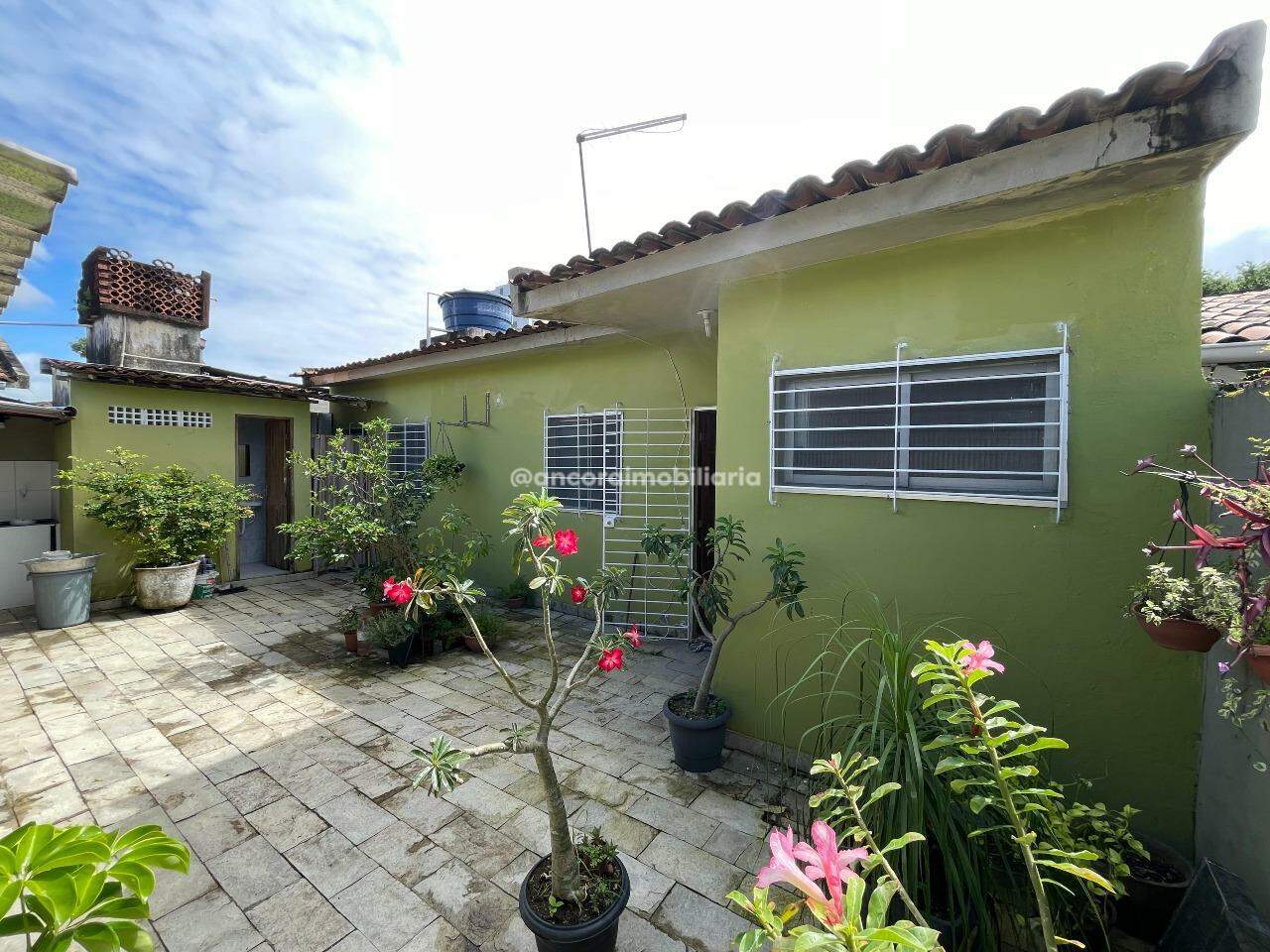Casa para aluguel no Cordeiro: 