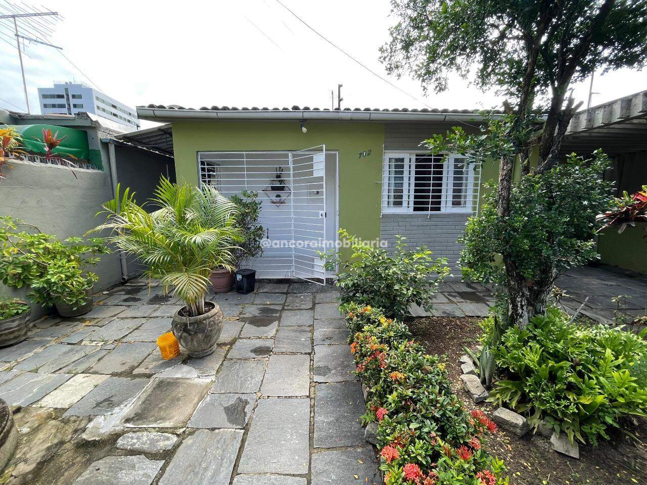 Casa para aluguel no Cordeiro: 