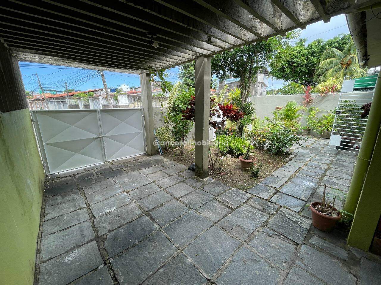 Casa para aluguel no Cordeiro: 