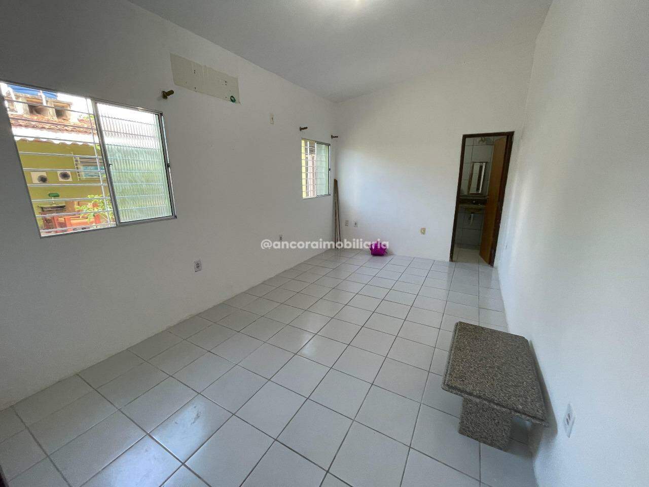 Casa para aluguel no Cordeiro: 